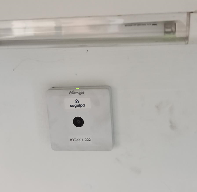 Sensor IoT de conteo de personas de Sagulpa instalado en el techo de un mercado